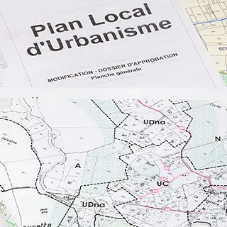 Dossier « Plan local d'urbanisme » posé sur un plan de zonage